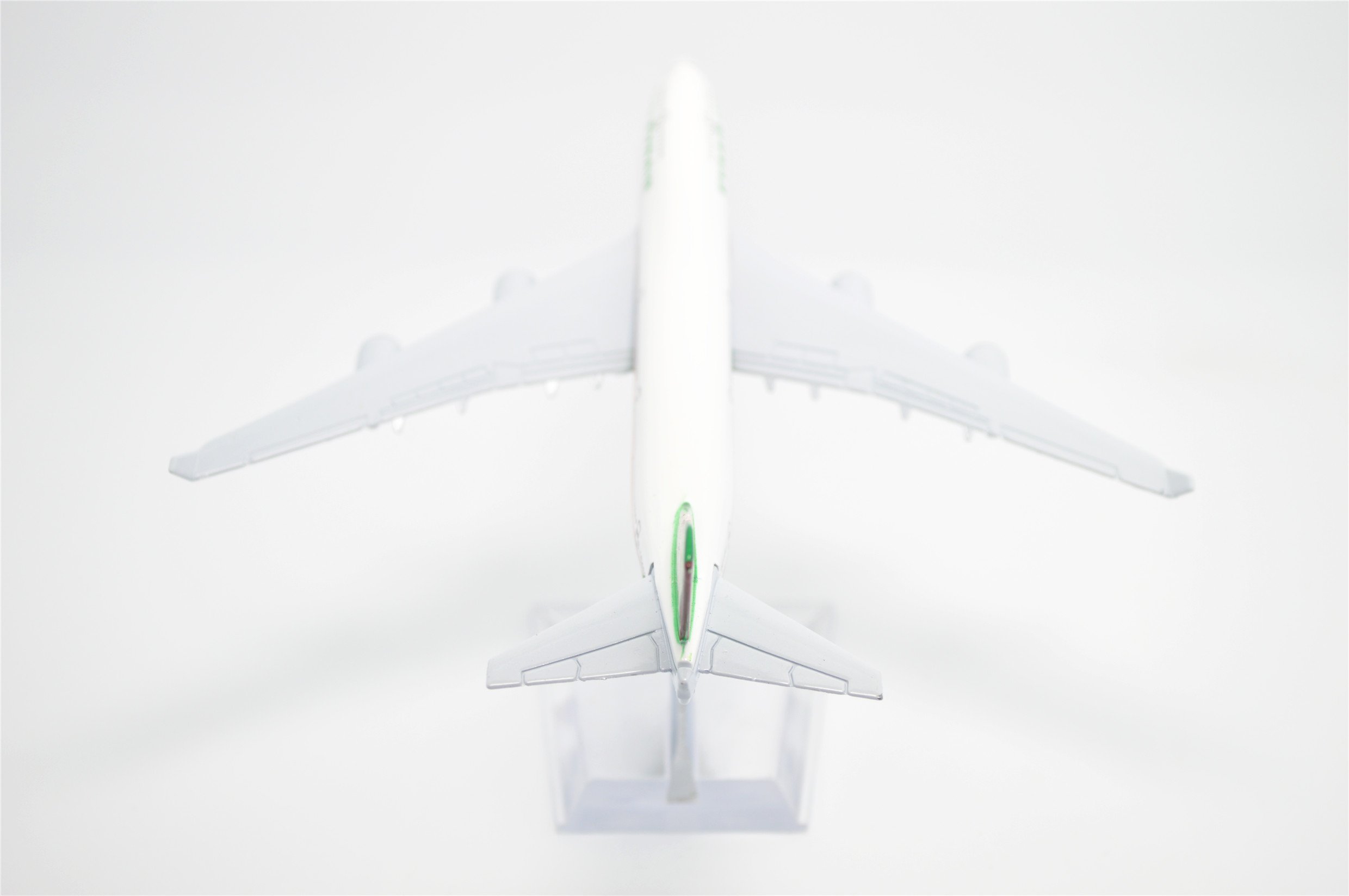 Amazon.com: TANG DYNASTY(TM) 1:400 16cm B747-400 EVA Air Metal